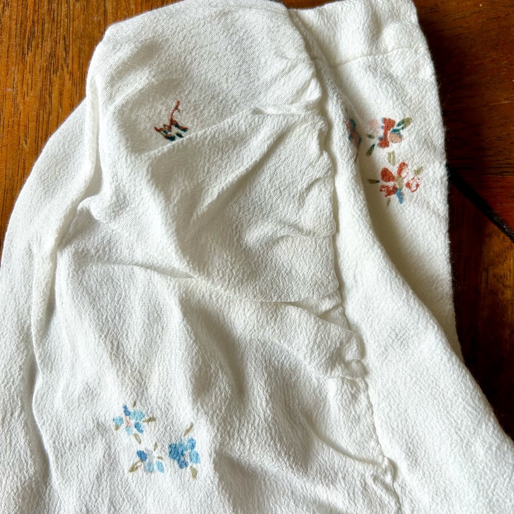 Olivaceous White Puff Sleeve Smocked Cropped Blouse - Picture 4 of 6